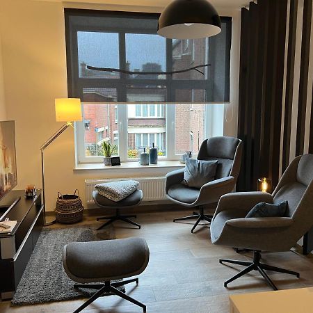 Les Duplex De La Place Des Ecoles Спа Екстериор снимка