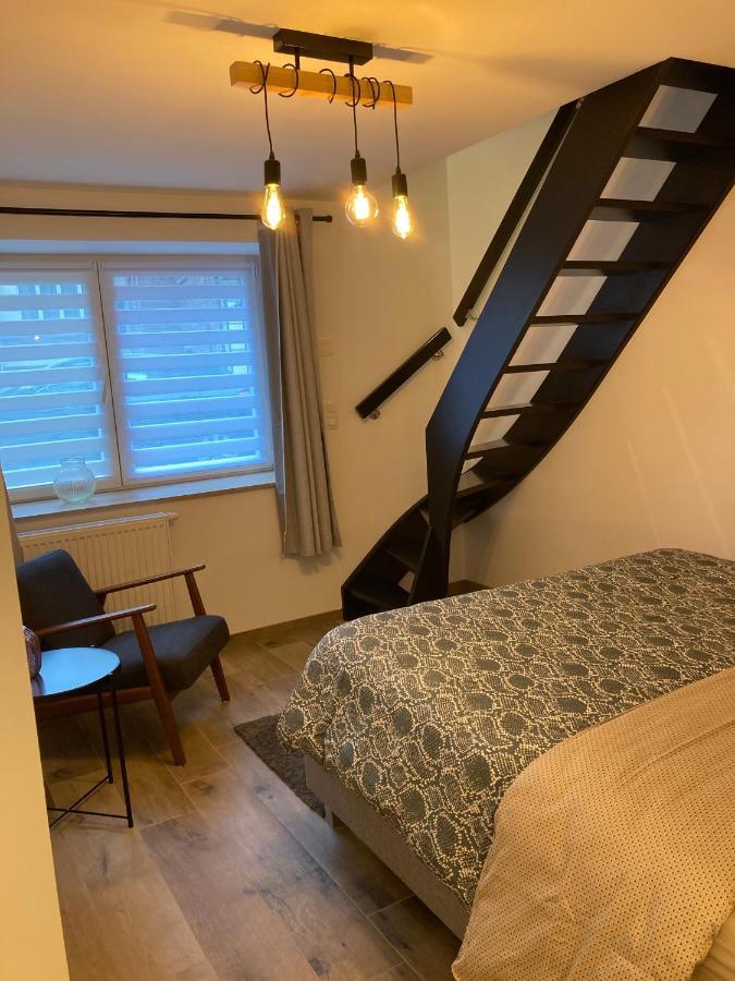 Les Duplex De La Place Des Ecoles Спа Екстериор снимка