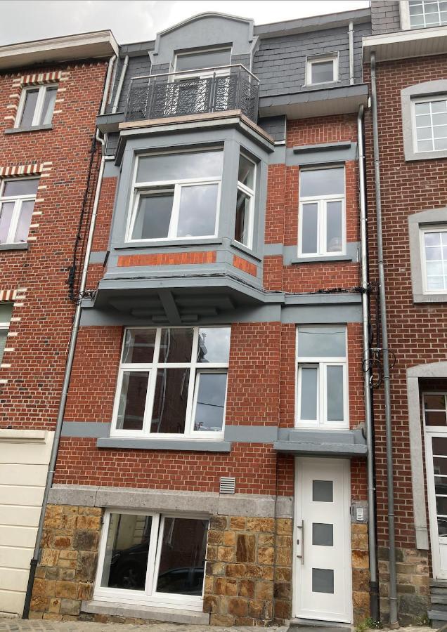 Les Duplex De La Place Des Ecoles Спа Екстериор снимка