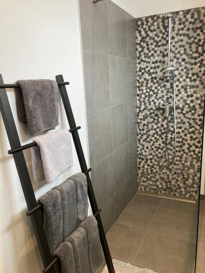 Les Duplex De La Place Des Ecoles Спа Екстериор снимка
