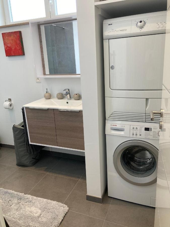 Les Duplex De La Place Des Ecoles Спа Екстериор снимка