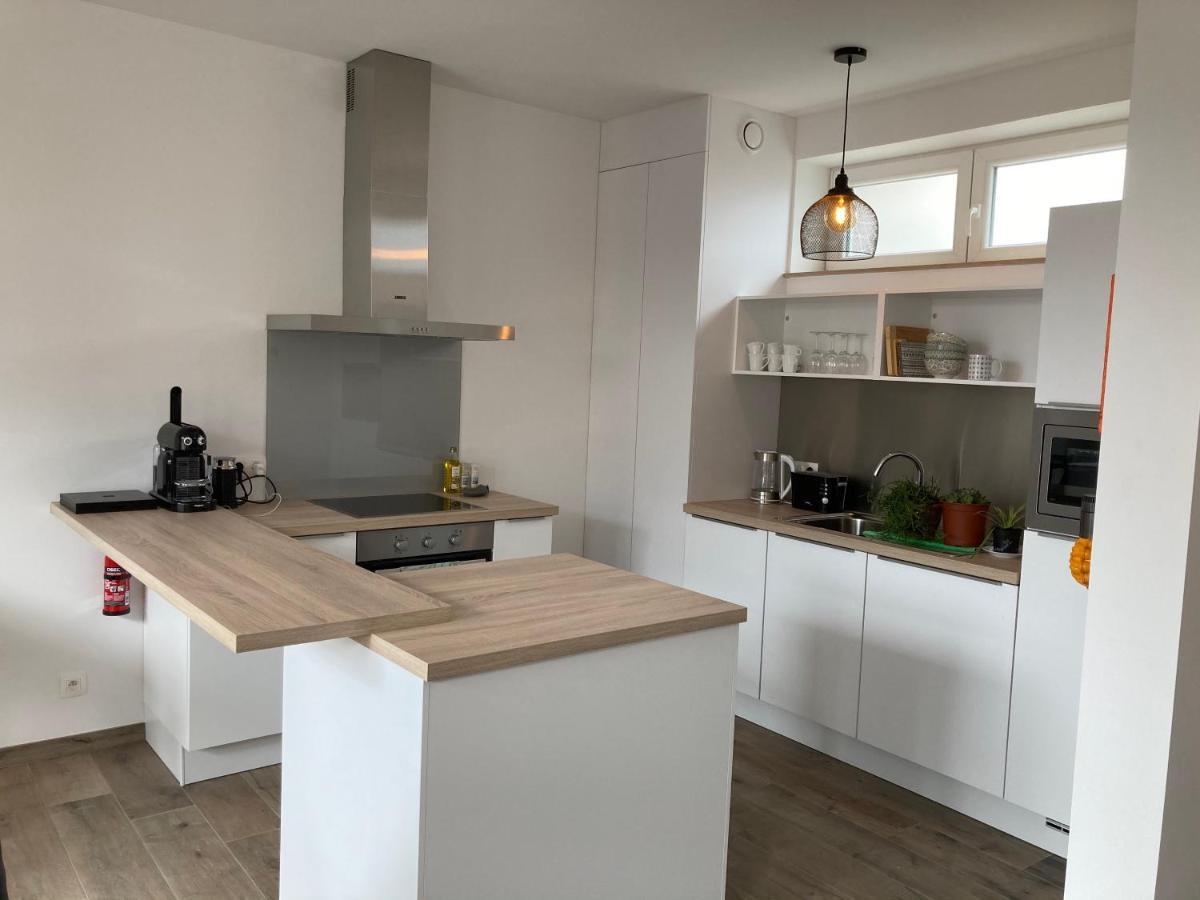 Les Duplex De La Place Des Ecoles Спа Екстериор снимка