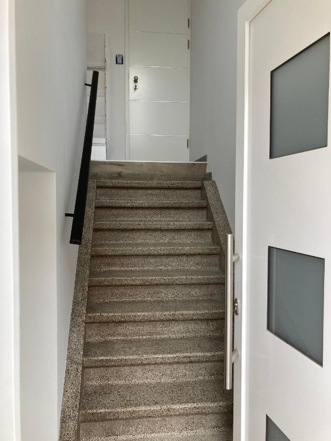 Les Duplex De La Place Des Ecoles Спа Екстериор снимка