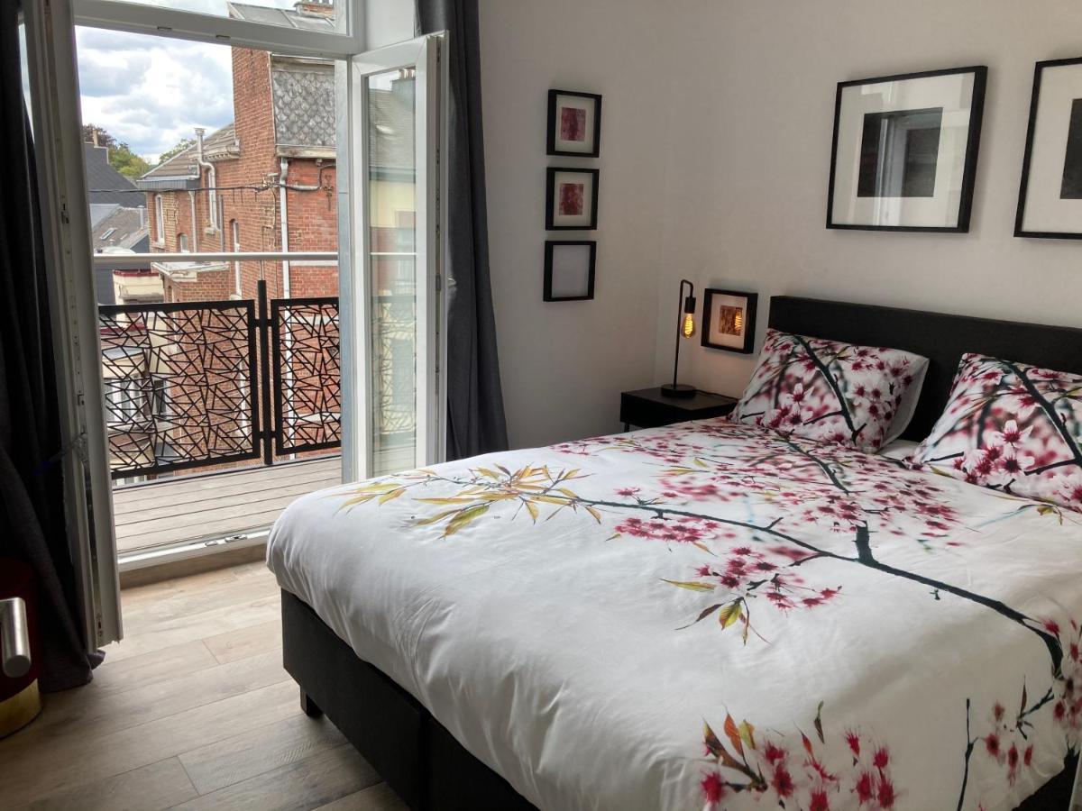 Les Duplex De La Place Des Ecoles Спа Екстериор снимка