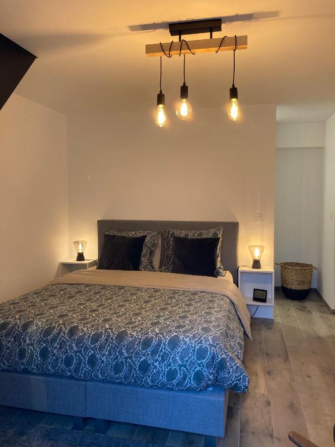 Les Duplex De La Place Des Ecoles Спа Екстериор снимка