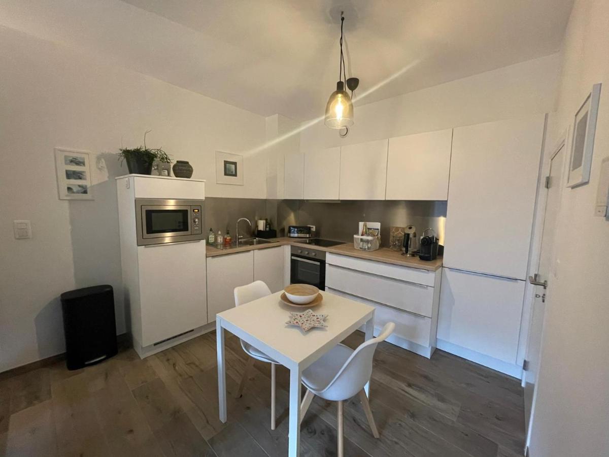 Les Duplex De La Place Des Ecoles Спа Екстериор снимка