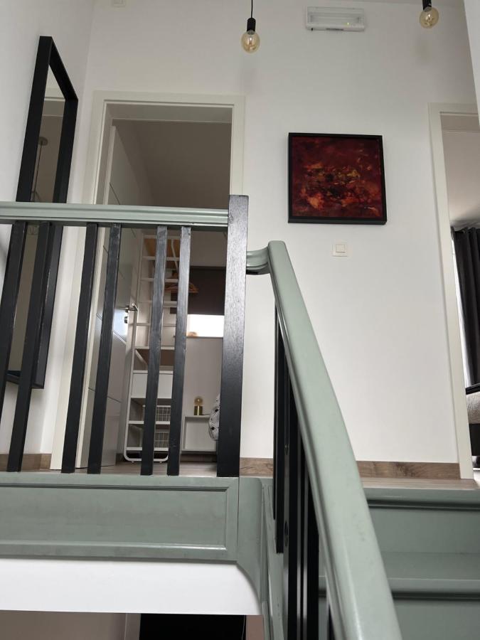Les Duplex De La Place Des Ecoles Спа Екстериор снимка