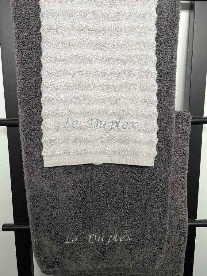 Les Duplex De La Place Des Ecoles Спа Екстериор снимка