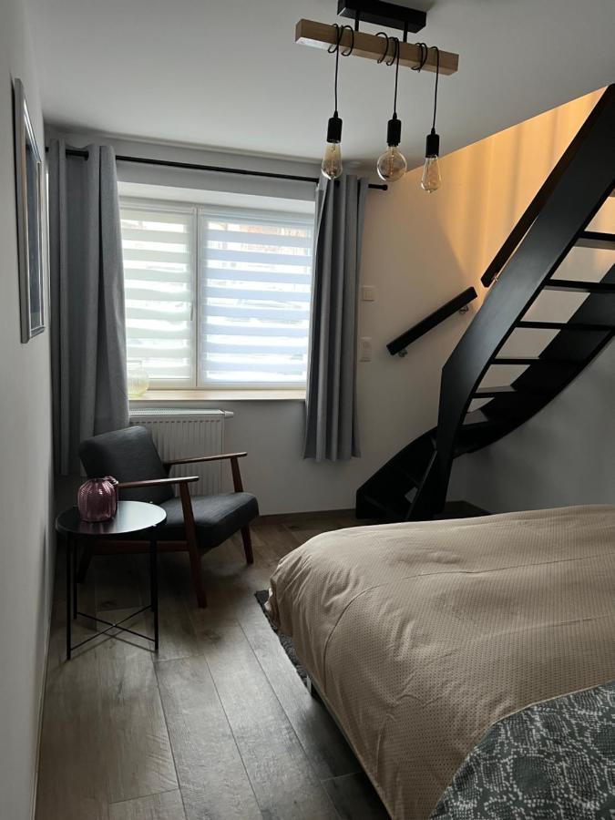 Les Duplex De La Place Des Ecoles Спа Екстериор снимка