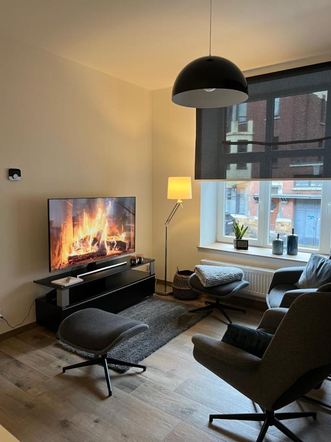 Les Duplex De La Place Des Ecoles Спа Екстериор снимка