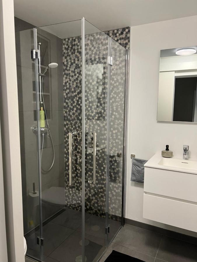 Les Duplex De La Place Des Ecoles Спа Екстериор снимка
