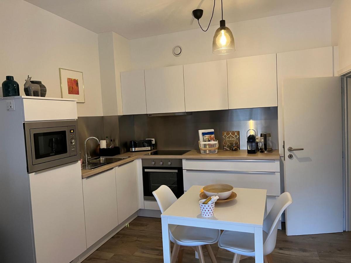 Les Duplex De La Place Des Ecoles Спа Екстериор снимка